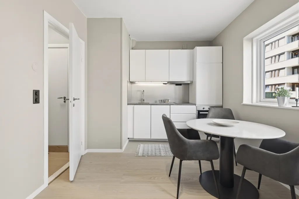 Sala da pranzo - Modern Flat with High Ceilings in Central Location