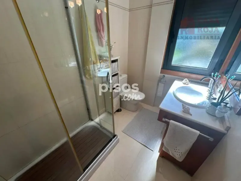 Salles de bain - Maison 4 chambres à ES