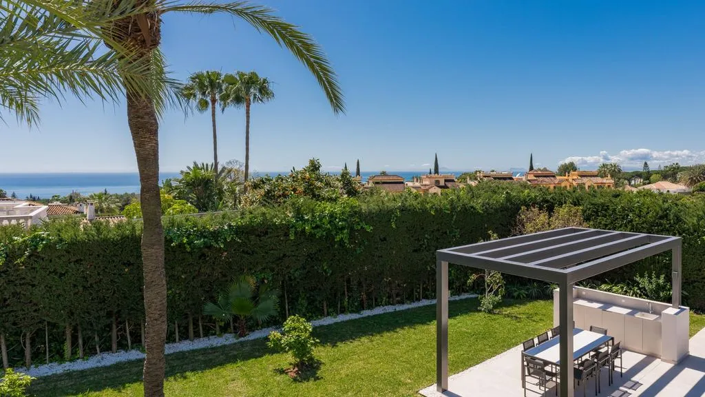 Jardin - Luxury Villa with Sea Views in Golden Mile