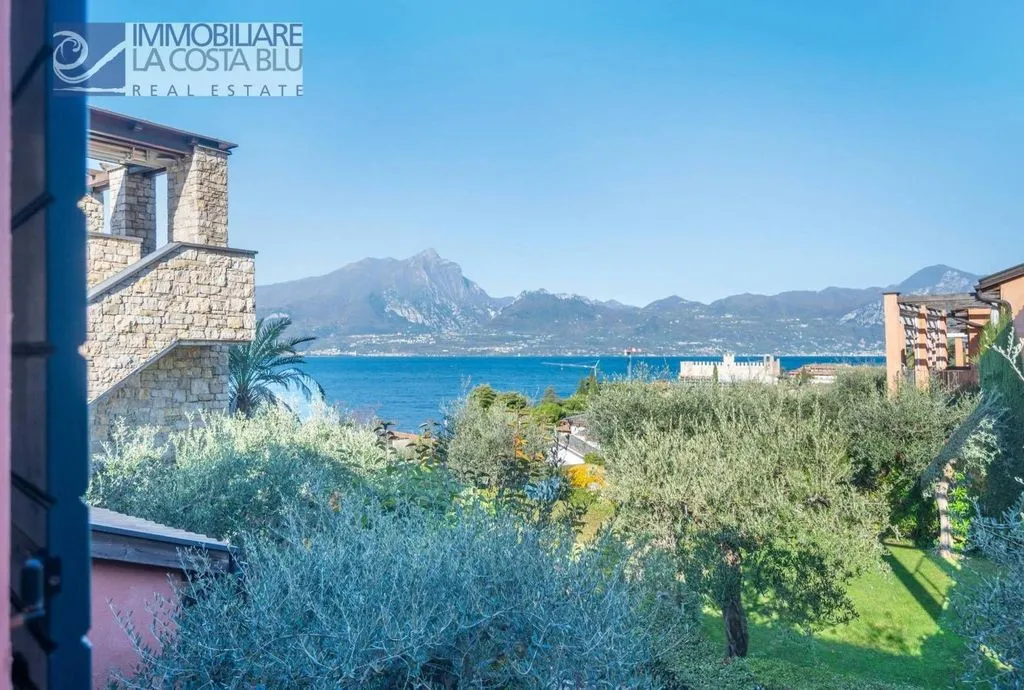 Terrazza - Luxury Apartment with Pool in Torri del Benaco