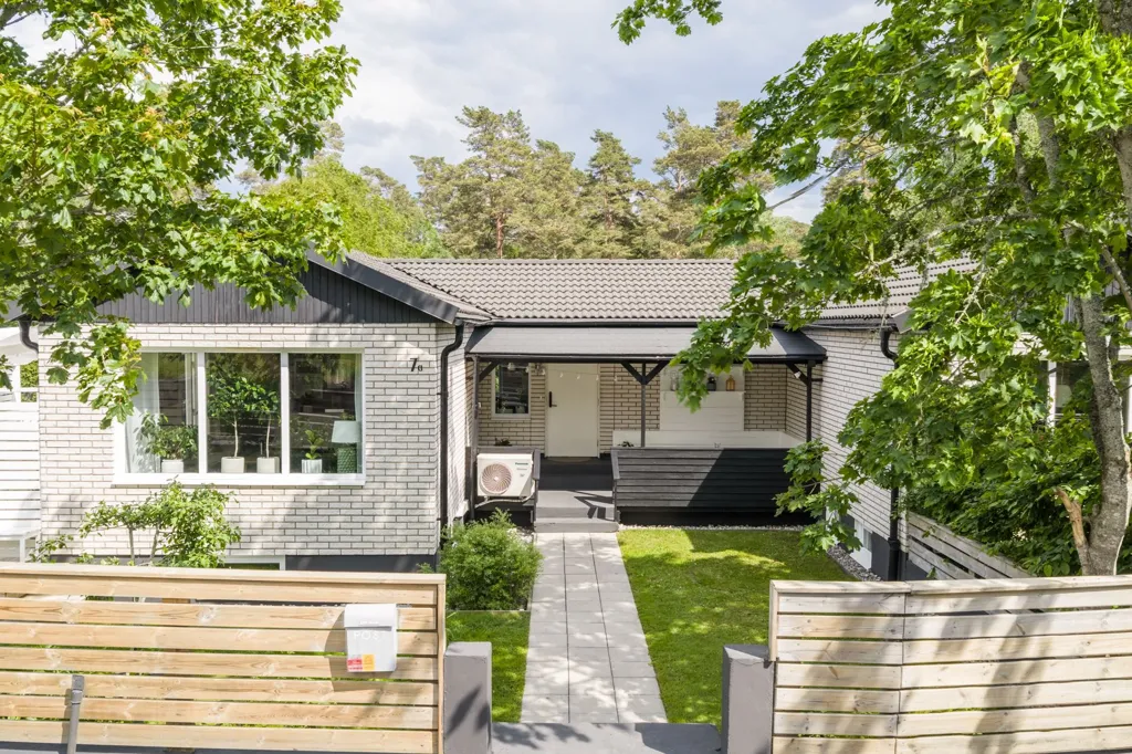 Exterior - Family-Friendly Semi-Detached House in Taberg