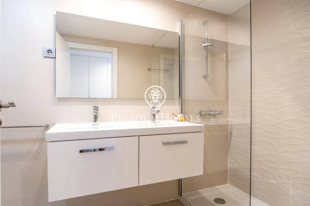 Vannitoad - Corner Flat with Pool in Sitges