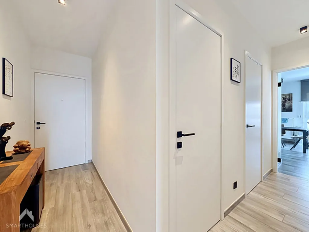 Esik - Modern Apartment with Terrace in Roeselare