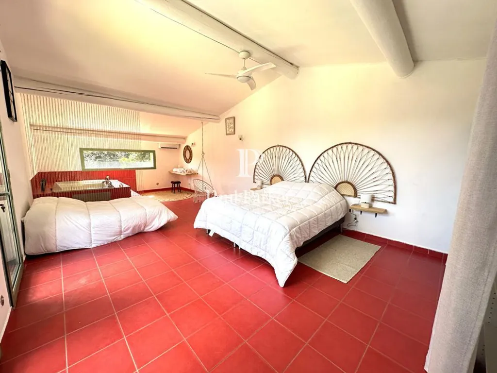 Chambres - Villa Luxueuse avec Piscine à Grans