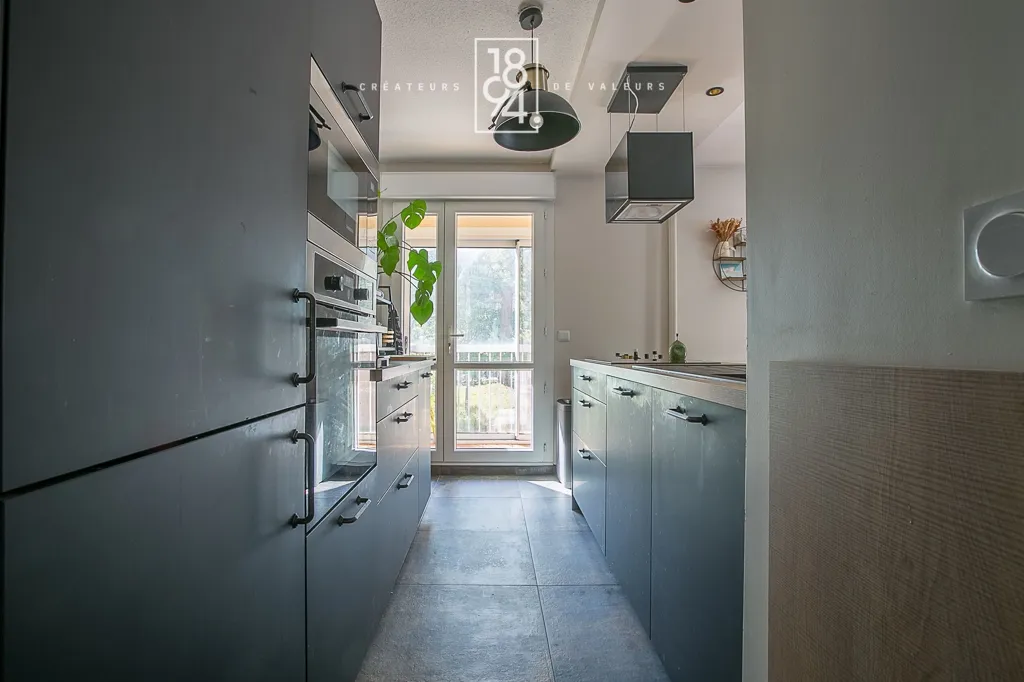 Köök - Refurbished 3-Bed Flat with Balcony in Château Saint-Cyr