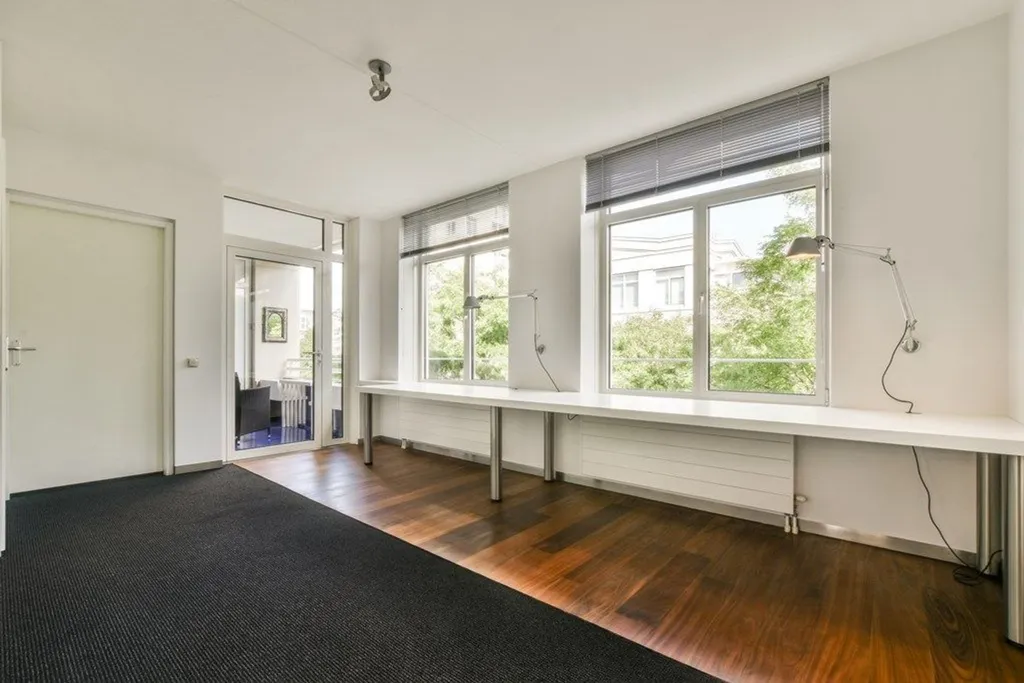 Kabinet - Semi-Detached House with Courtyard in Den Haag
