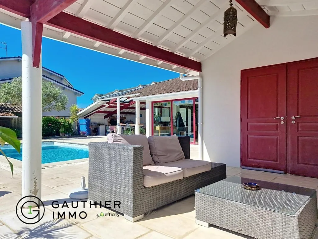 Terrasse - Villa avec Piscine et Jardin à Gujan-Mestras