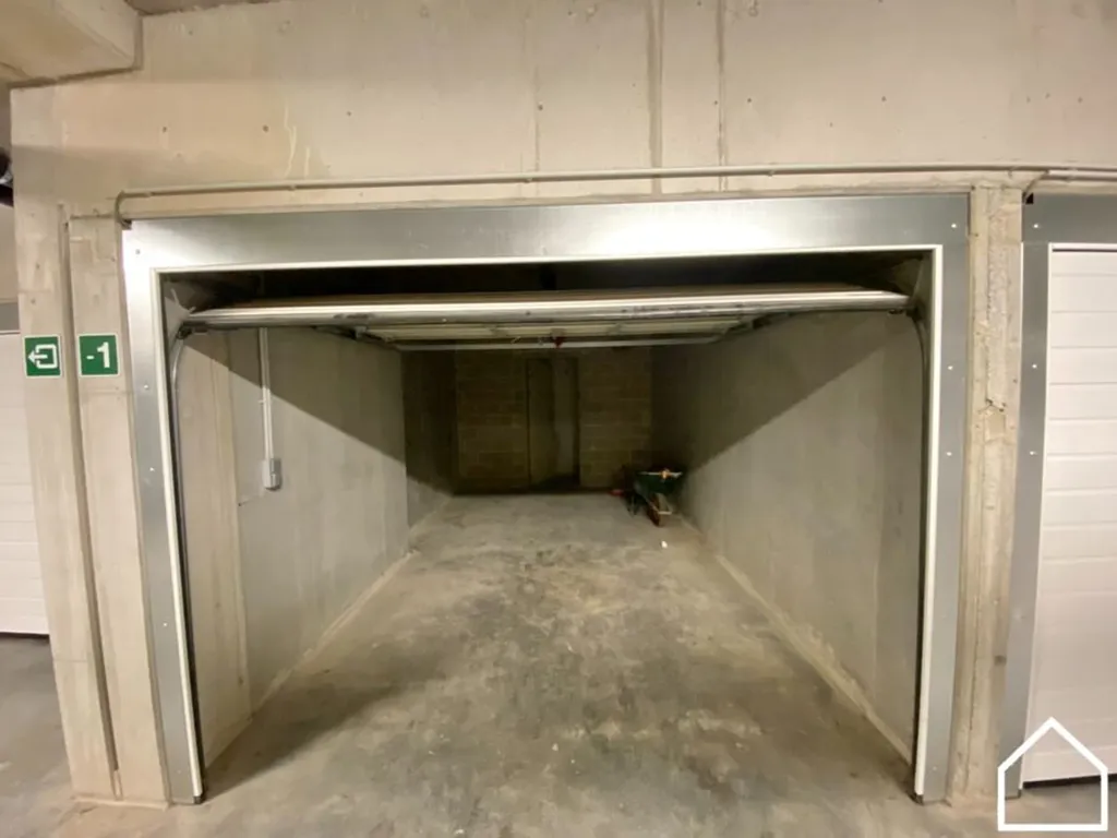 Garage - Appartement Luxe avec Grand Terrasse à Ieper
