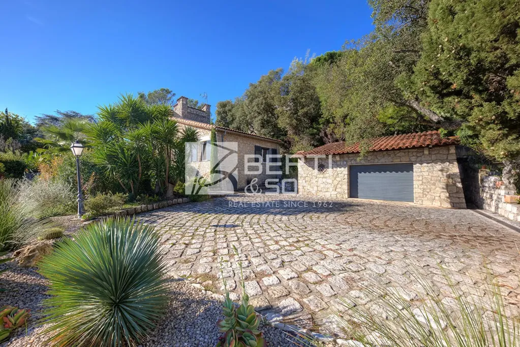 Extérieur - Villa en Pierre Rénovée avec Piscine à Mandelieu