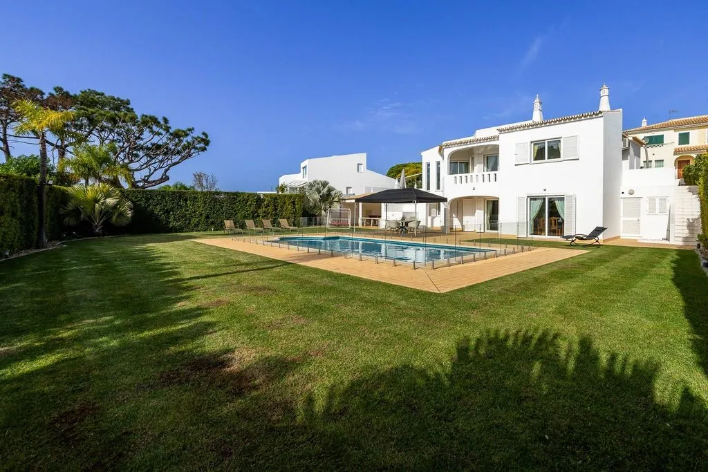 Bassein - Detached House with Pool in Vilamoura