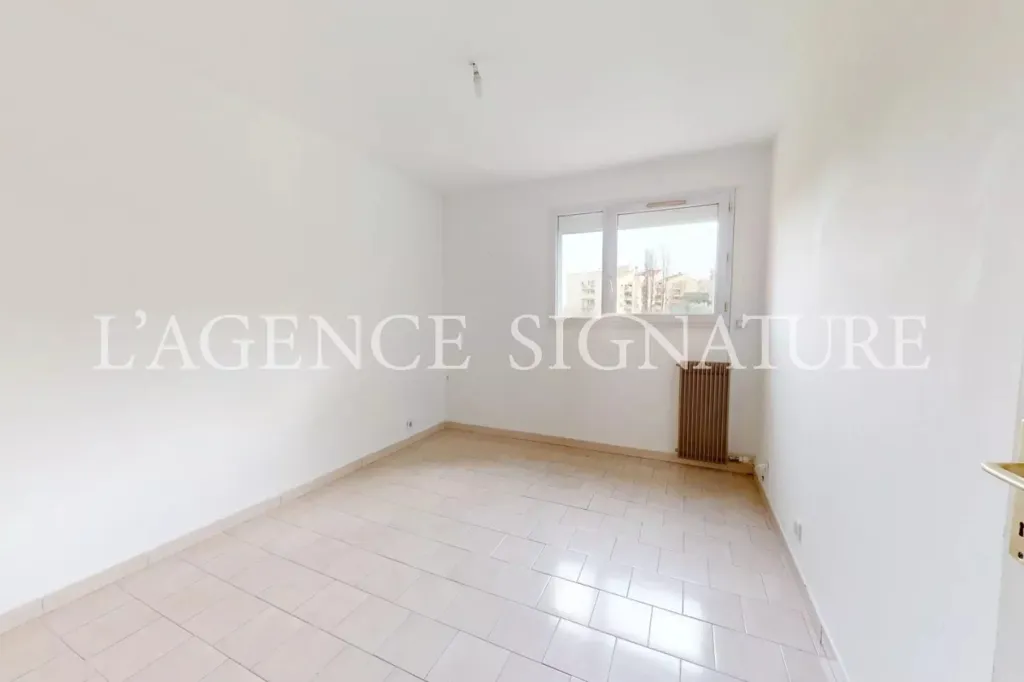 Toad - Traversant Apartment with Terrace in Le Cannet