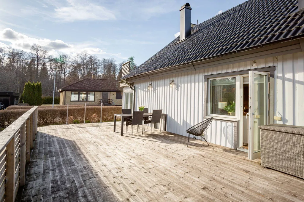 Terrasse - Two-Storey House with Balcony in Jönköping