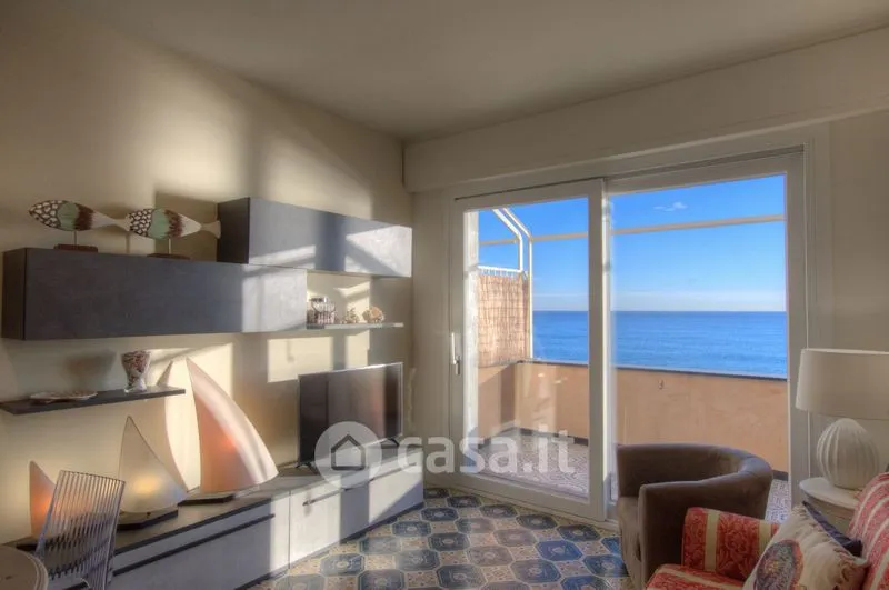 Elutuba - Seafront Apartment with Balcony in Finale Ligure