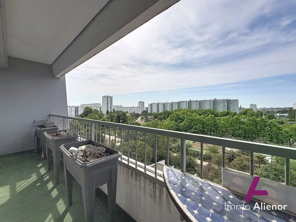 Balkon - 2-Bedroom Apartment with Balcony in Bordeaux
