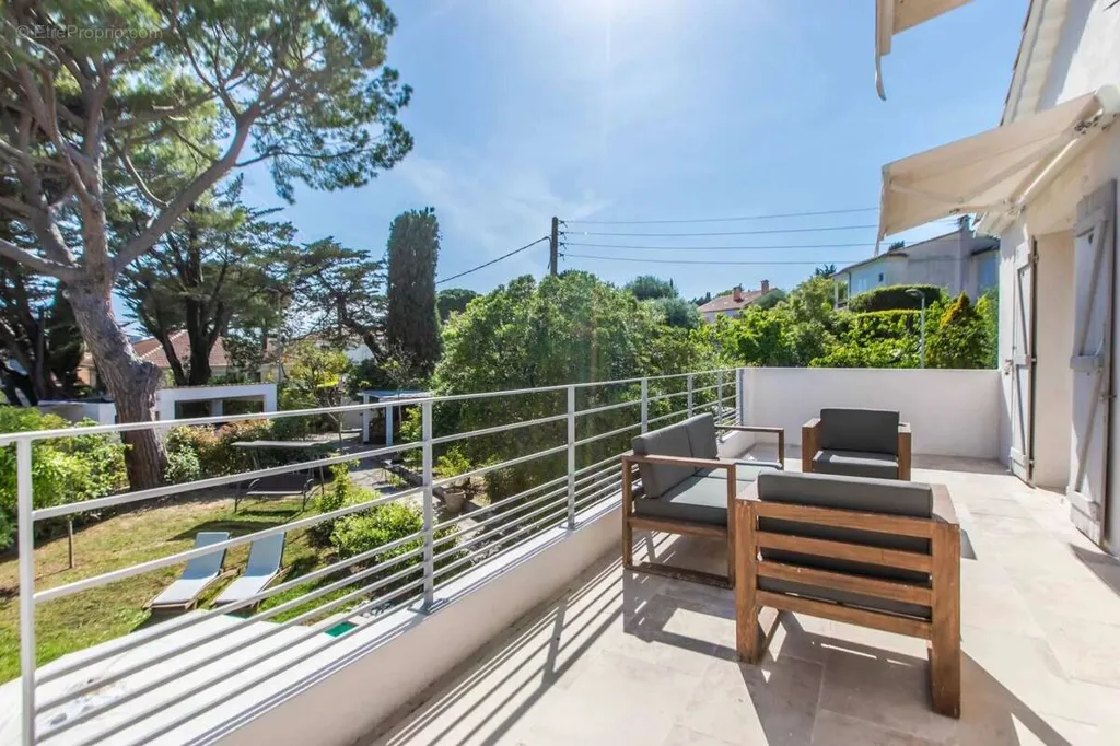 Terrass - Villa with Pool and Garden in Cannes