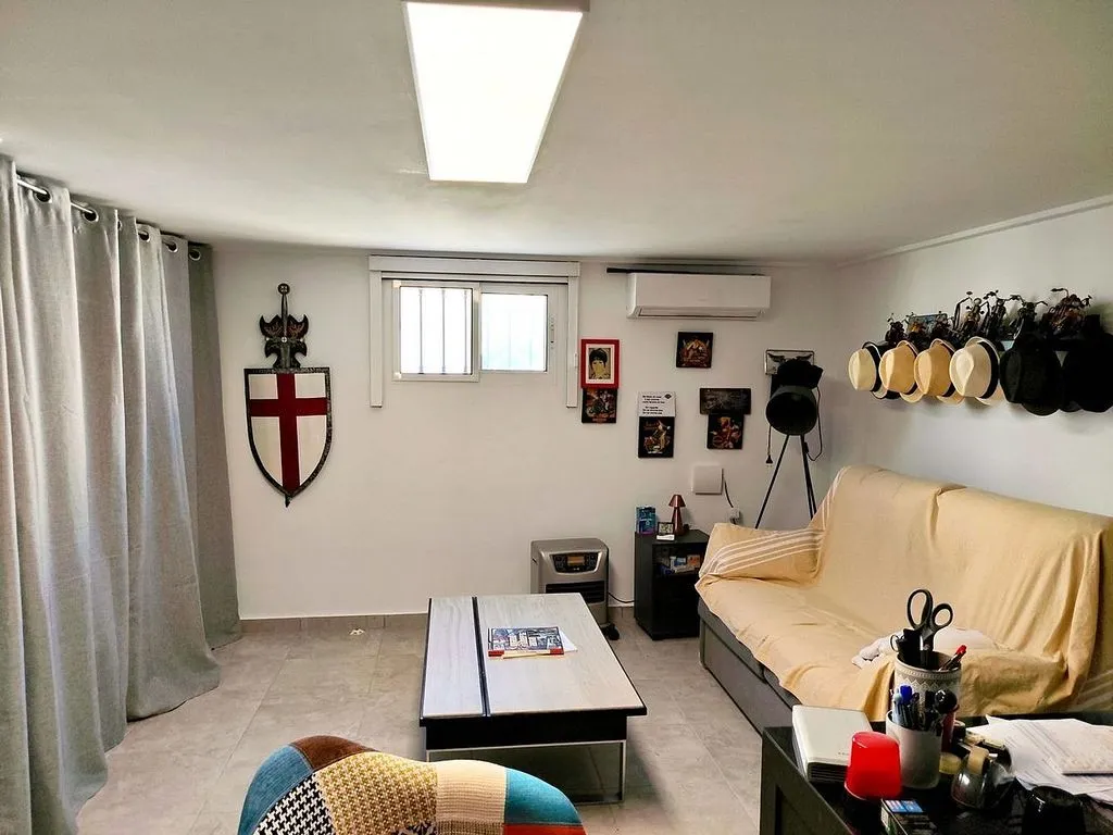 Elutuba - Three-Bedroom House with Pool in Jacarilla