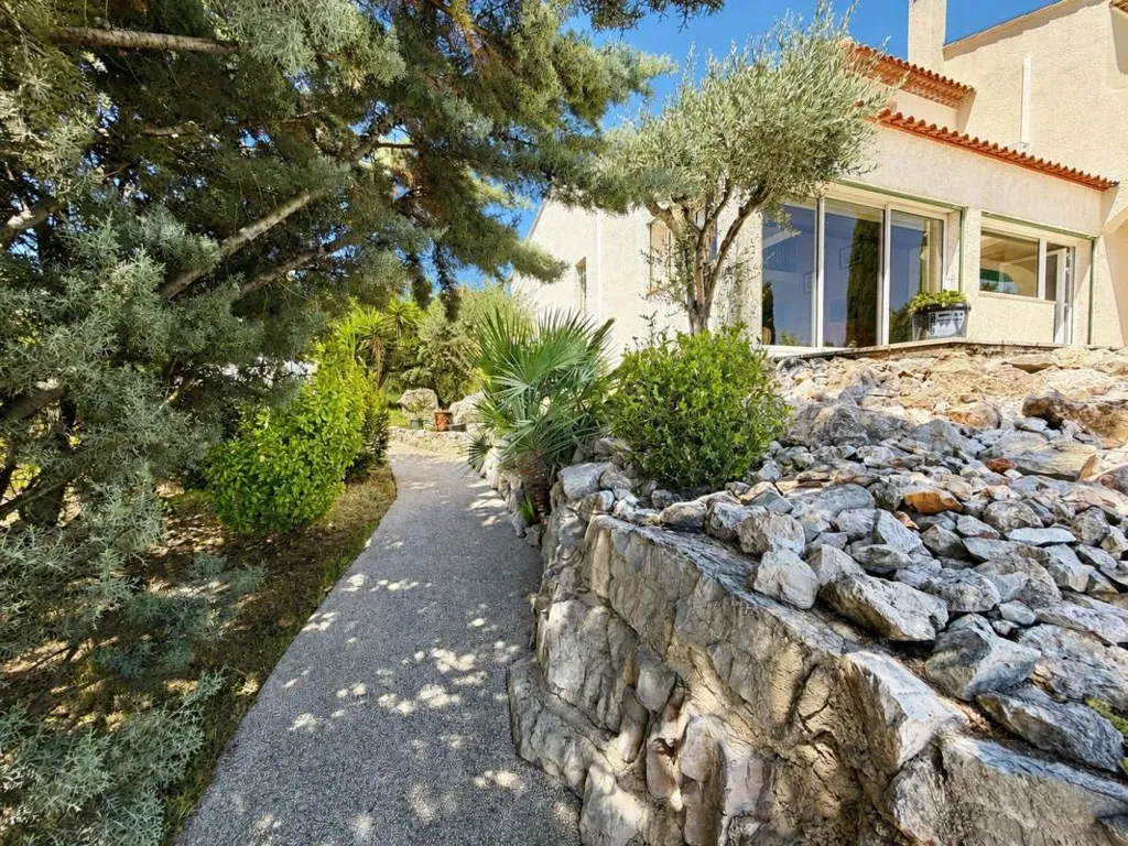 Giardino - Villa with Golf View near Montpellier