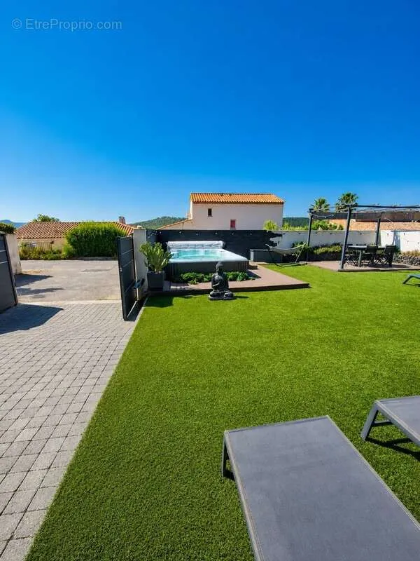 Piscine - Maison Mitoyenne avec Spa de Nage à Coudoux