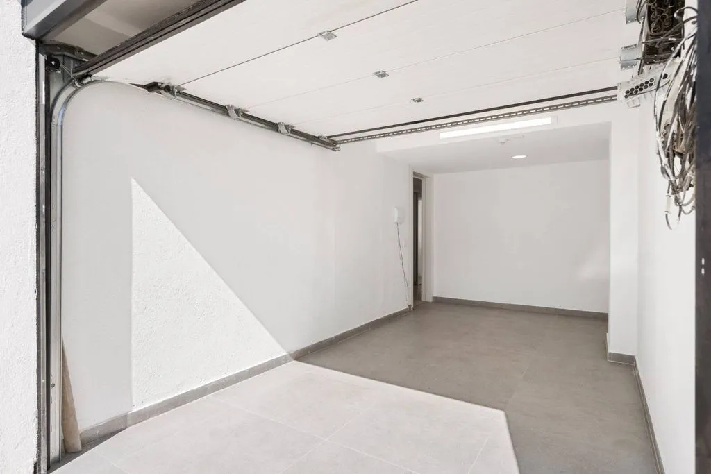 Garage - Luxury Apartment with Marina Access in Empuriabrava