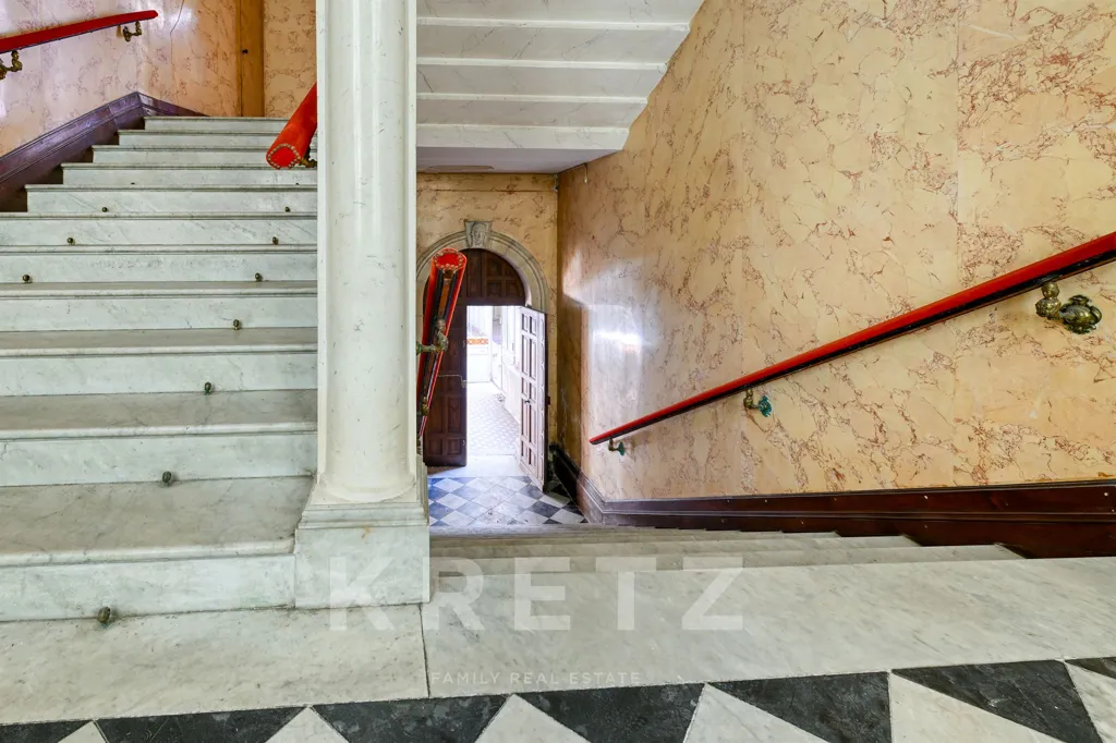 Pièces - Hôtel Particulier Historique avec Patio à Béziers