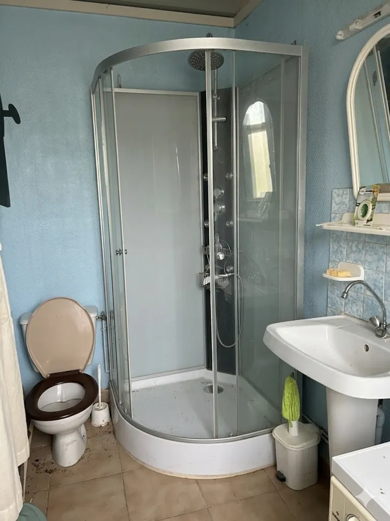 Salles de bain - Maison en Pierre à Réhabiliter à Saint-Gaudent