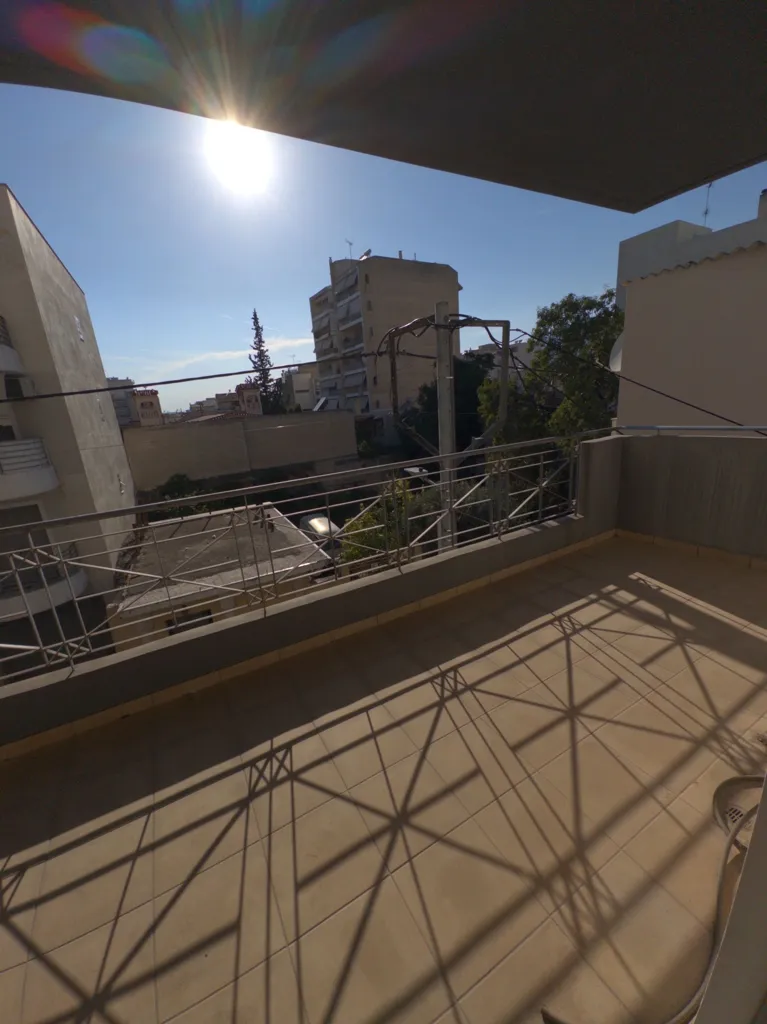 Rõdu - Bright Apartment with Balcony in Athens Centre