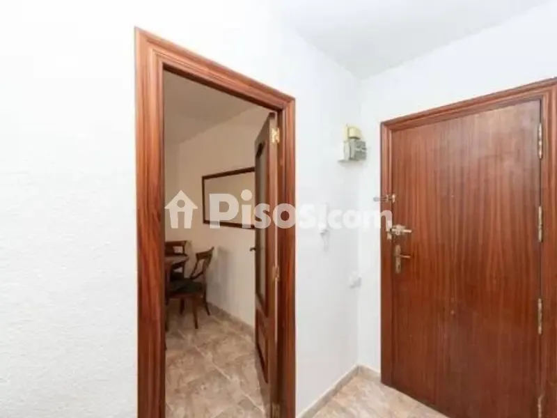 Ingresso - Classically Styled Flat with Balcony in Traditional Centre
