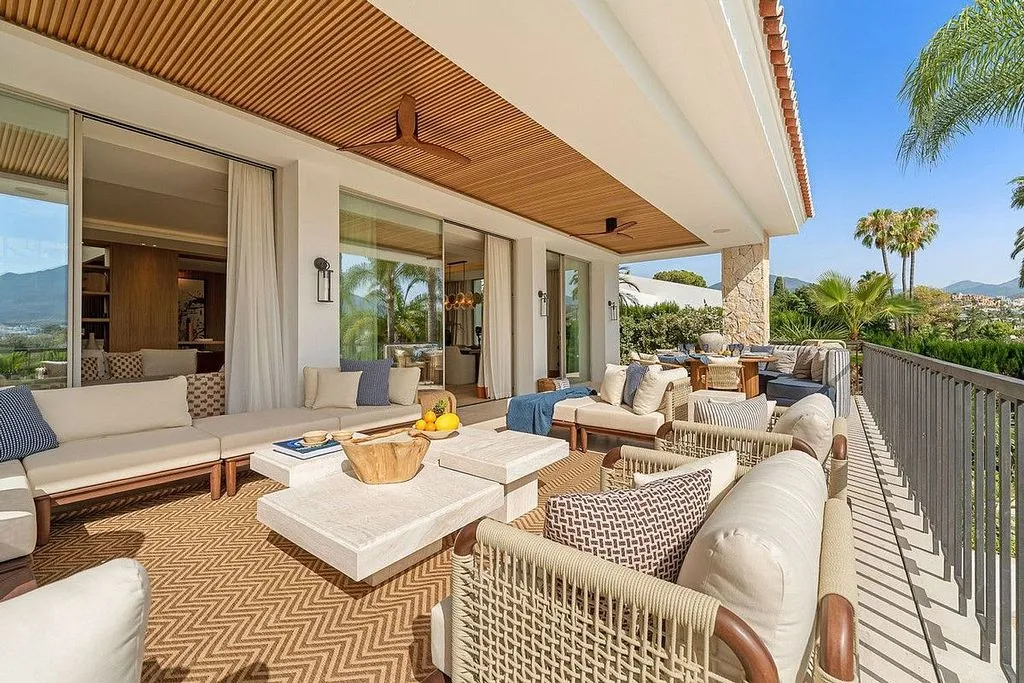 Terrass - Modern Villa with Pool in Nueva Andalucía