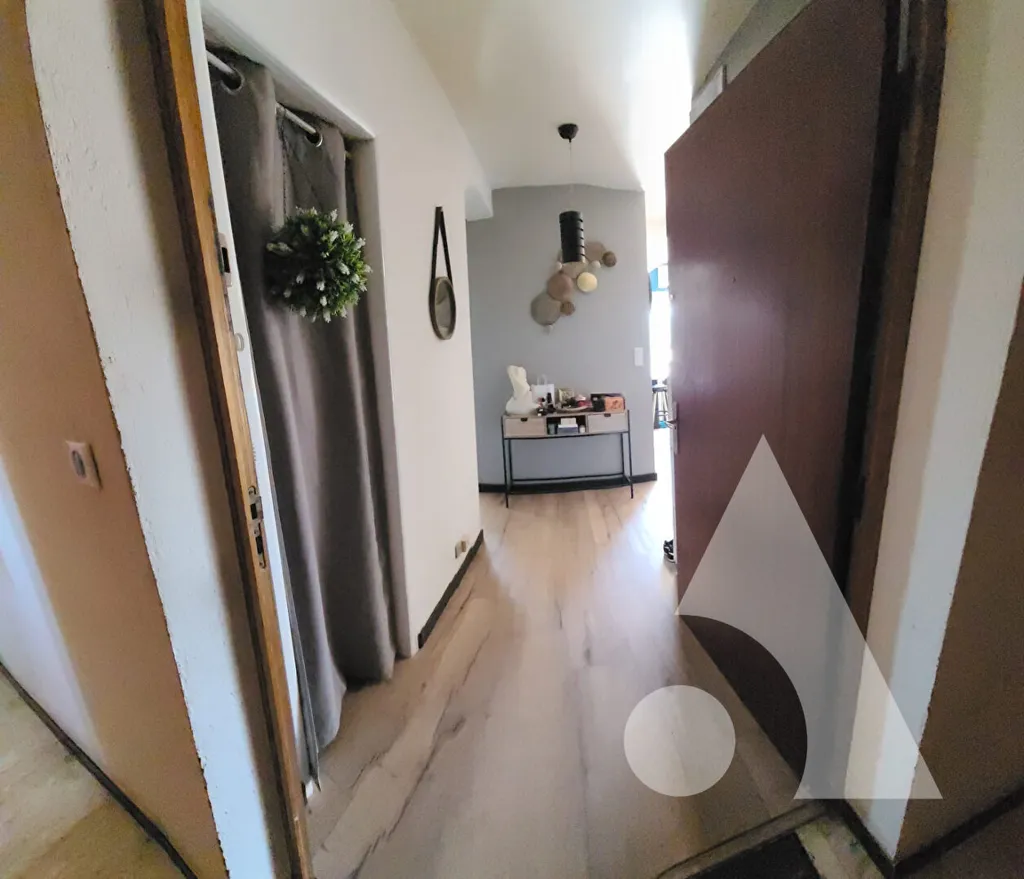 Esik - Modernised Flat with Balcony in Draguignan