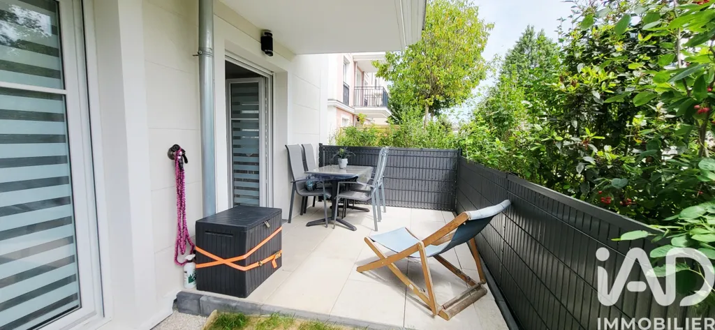 Terrace - Apartment with Private Garden in Le Blanc-Mesnil