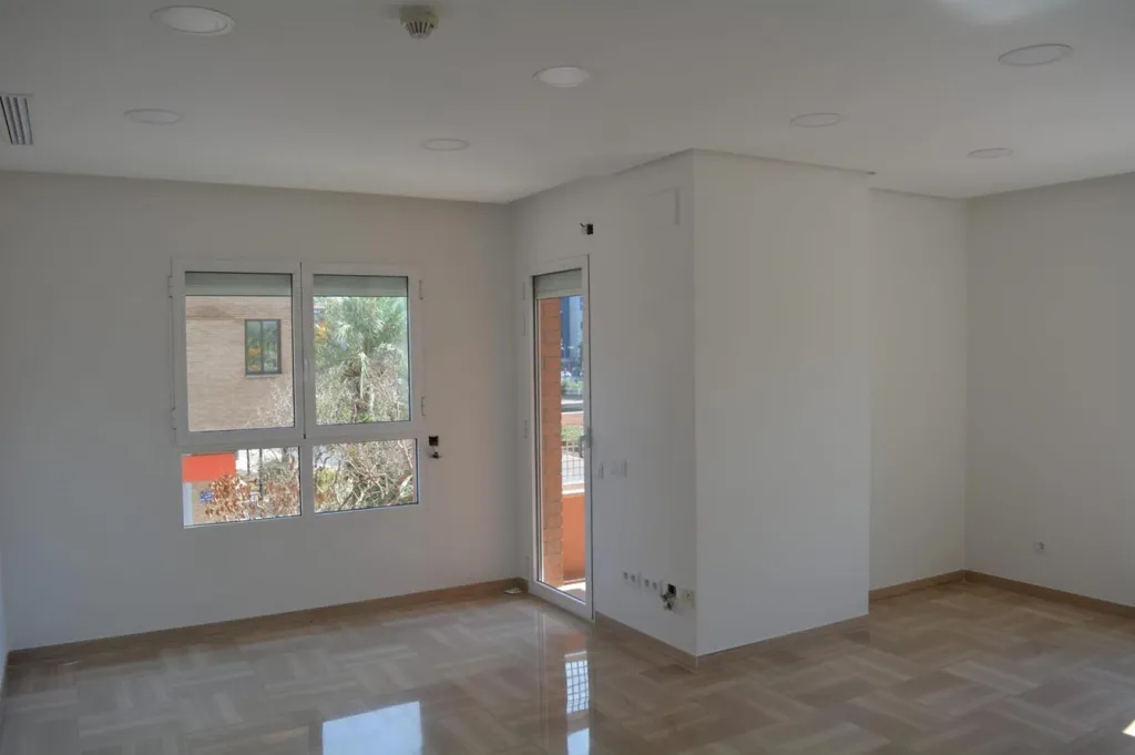 Living Room - Office with Corner Location in Valencia