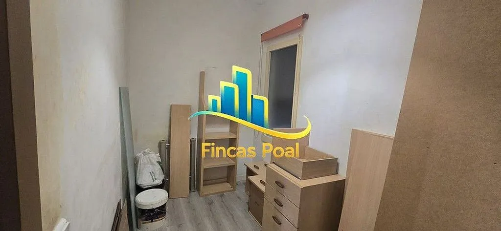 Esik - Apartment with Balcony in Castelldefels