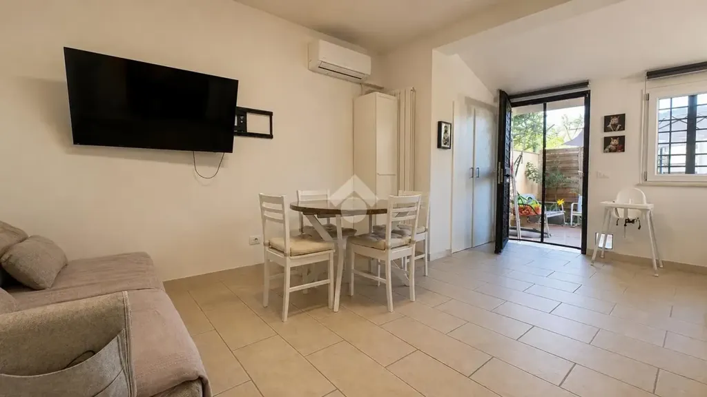 Séjour - Ground Floor Trilocale with Garden in Anzio