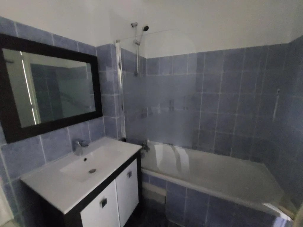 Vannitoad - Furnished Apartment with Parking in Lyon 7