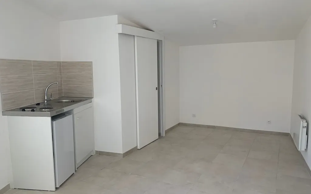 Köök - Studio with Balcony in Nîmes Centre