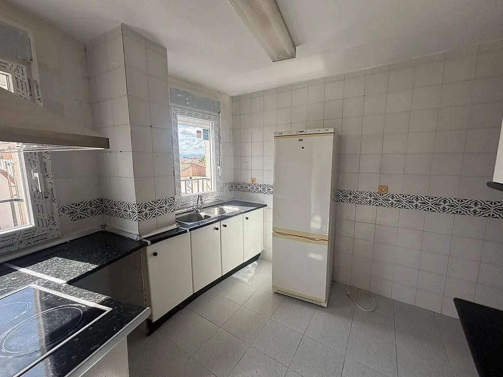 Kitchen - 3-Bedroom Flat with Balcony in Belicena