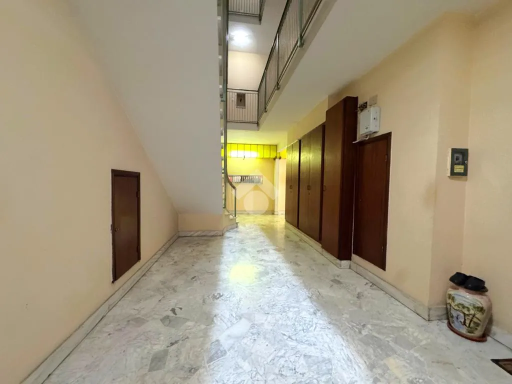 Esik - Fourth Bedroom Flat with Balcony in Bolzaneto