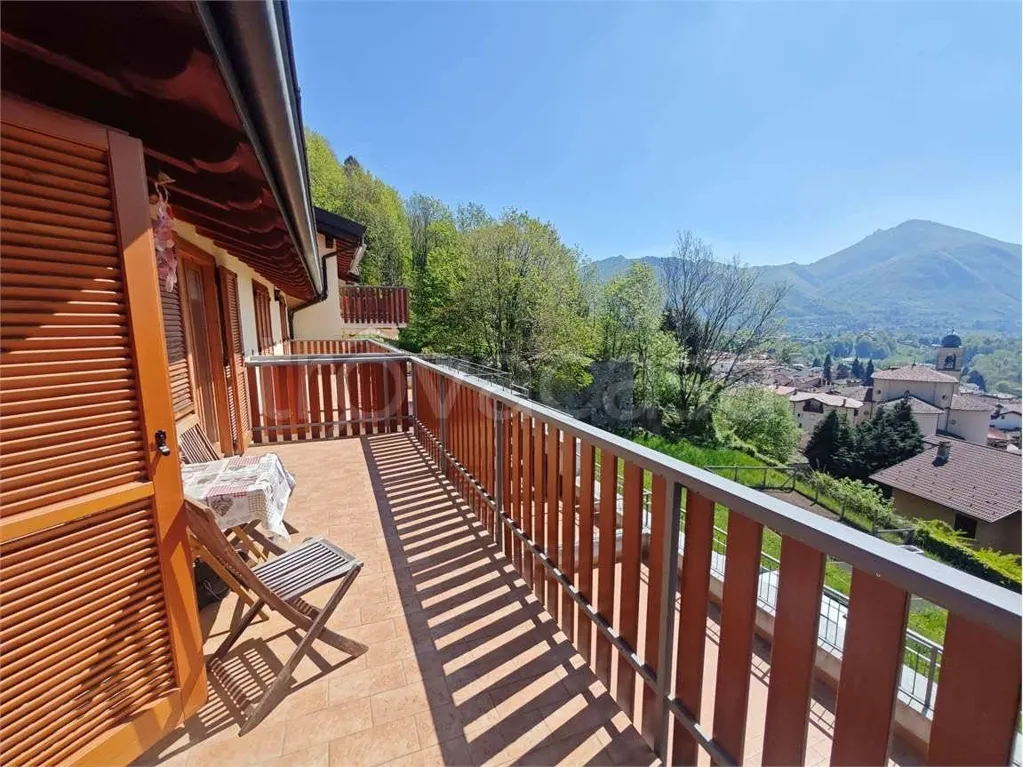 Balcon - Alpine-Style Apartment with Terraces in Barzio