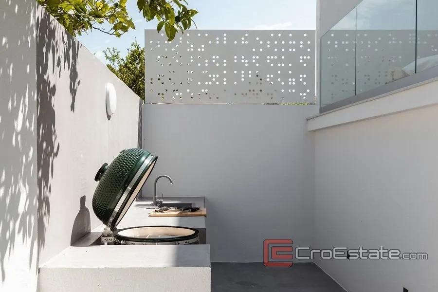 Terrasse - Modern Villa with Pool in Northern Brač