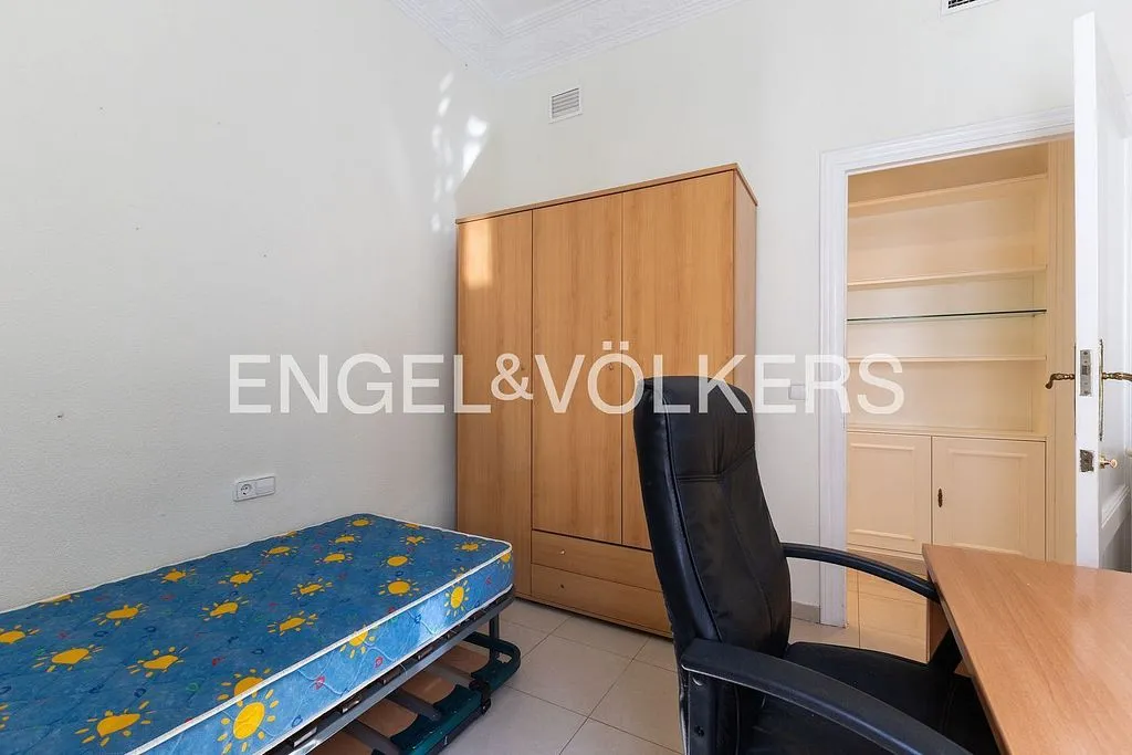 Chambres - Apartment with Balcony in Gran Vía, Valencia