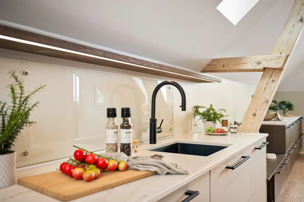 Cucina - Modernised Penthouse with Balconies in Nygårdshøyden