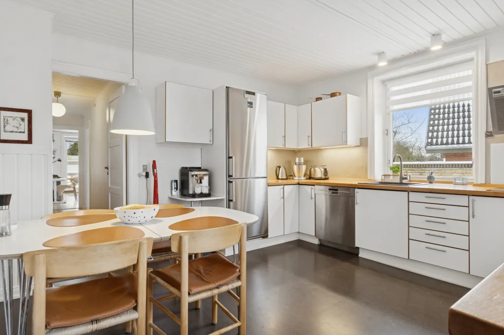 Cuisine - Well-Maintained Villa with Garden in Herlev