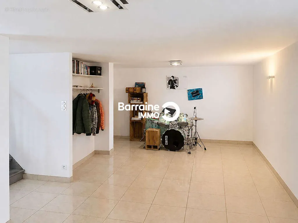 Garage - Townhouse in Stone with Garden in Baud