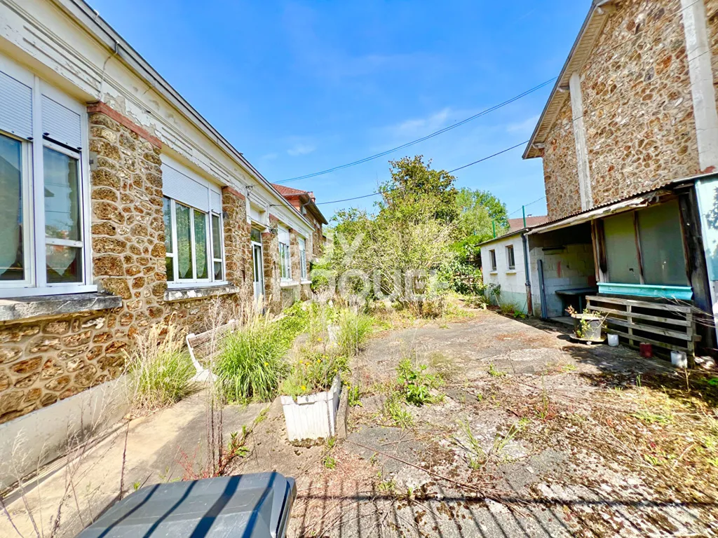 Aed - Contemporary House with High Ceilings in Massy