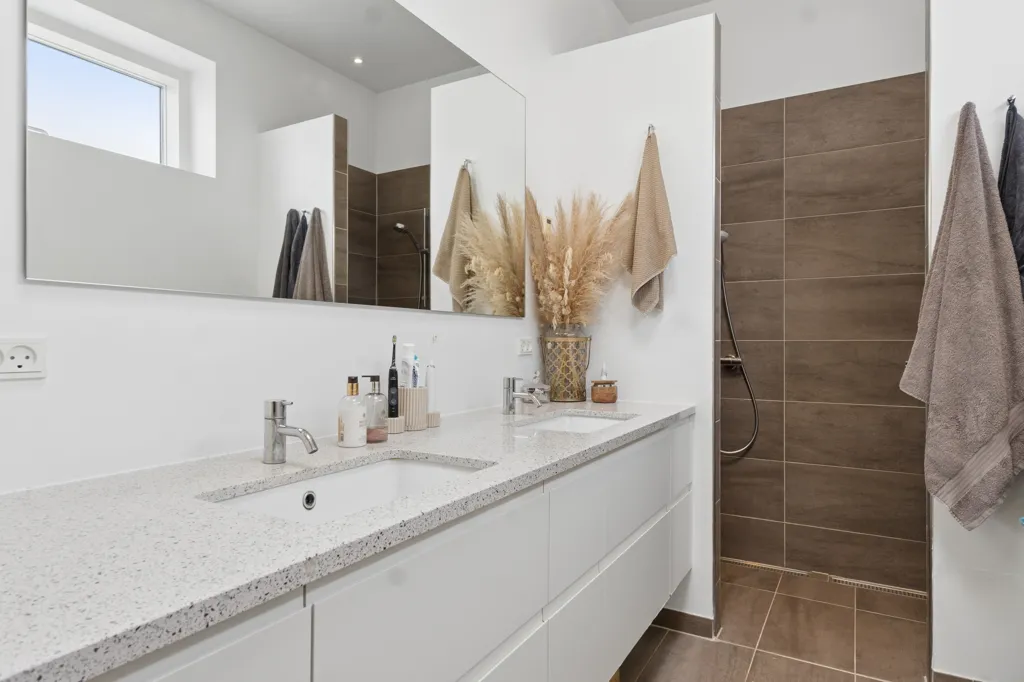 Salles de bain - Contemporary Villa with Garden in Gentofte