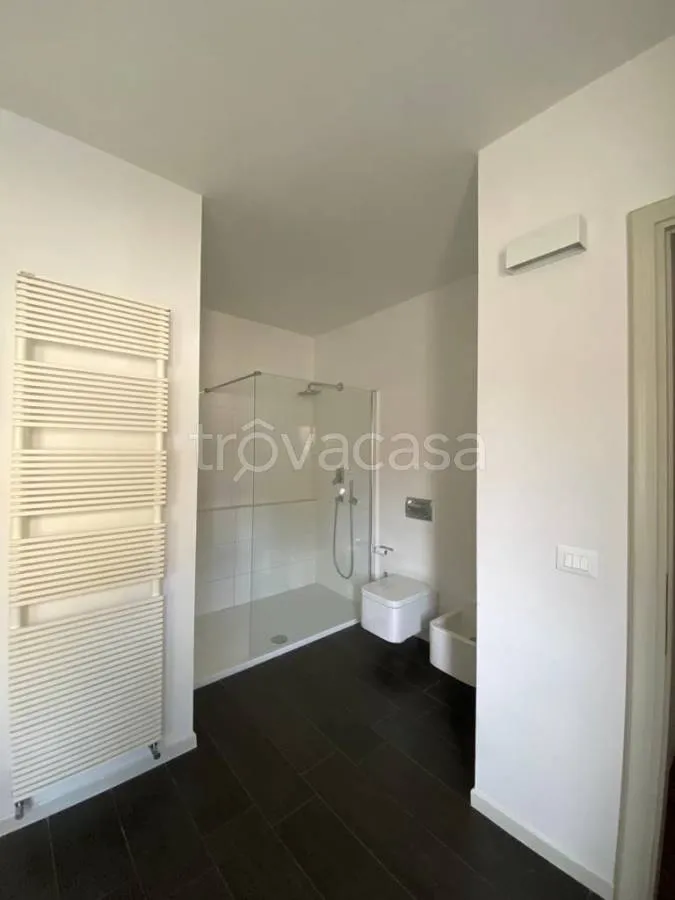 Salles de bain - Rustic-Style Flat with Caminetto in Modena