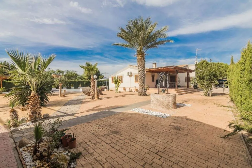 Jardin - Luxury Villa with Pool in Elche