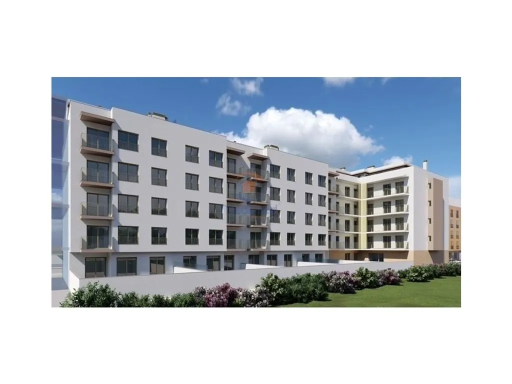 New T2 Flat with Elevator in Montijo