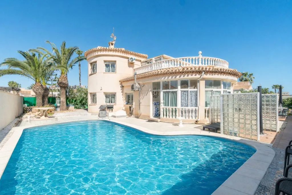 Piscine - Luxury Villa with Pool in Playa Flamenca