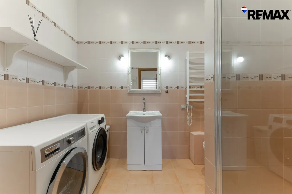 Pesuköök - Spacious 3-Bedroom Cottage with Terrace in Tarandė